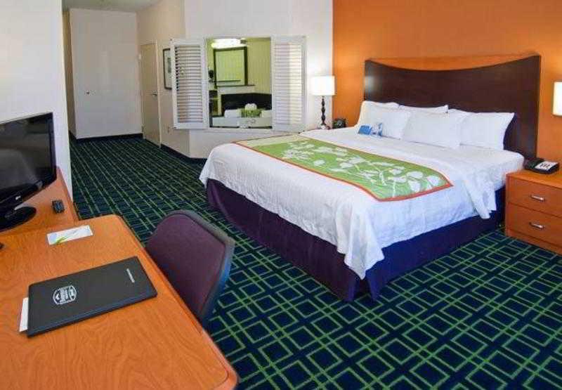 Fairfield Inn & Suites By Marriott Oklahoma City Nw Expressway/Warr Acres Екстер'єр фото